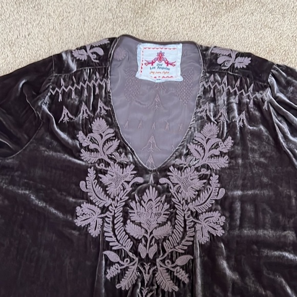 JOHNNY WAS Size XXL velvet asymmetrical tone on tone embroidered top - Picture 9 of 10